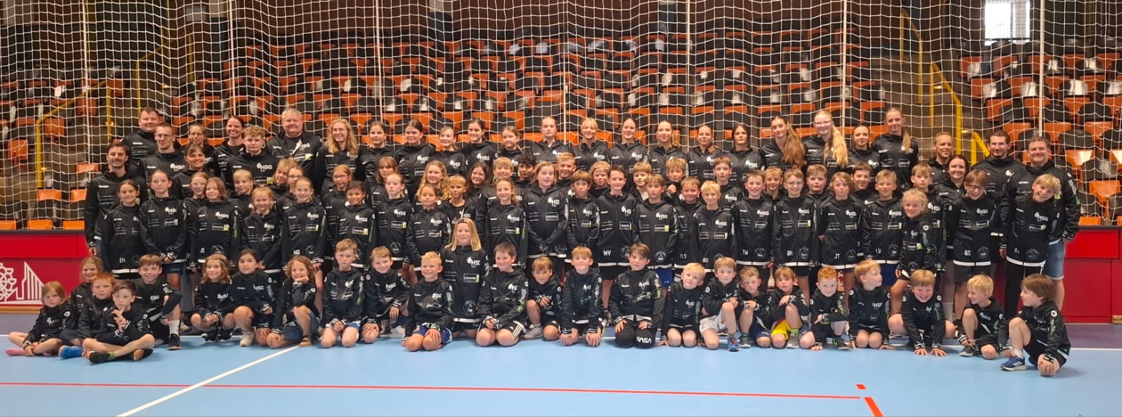 Mehr über den Artikel erfahren Neue Jacken für die Saison 2026/27